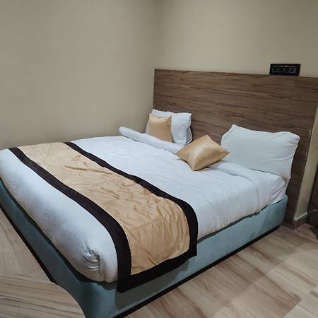 The Velvet Sky Hotel & Resort Bahraich Extérieur photo