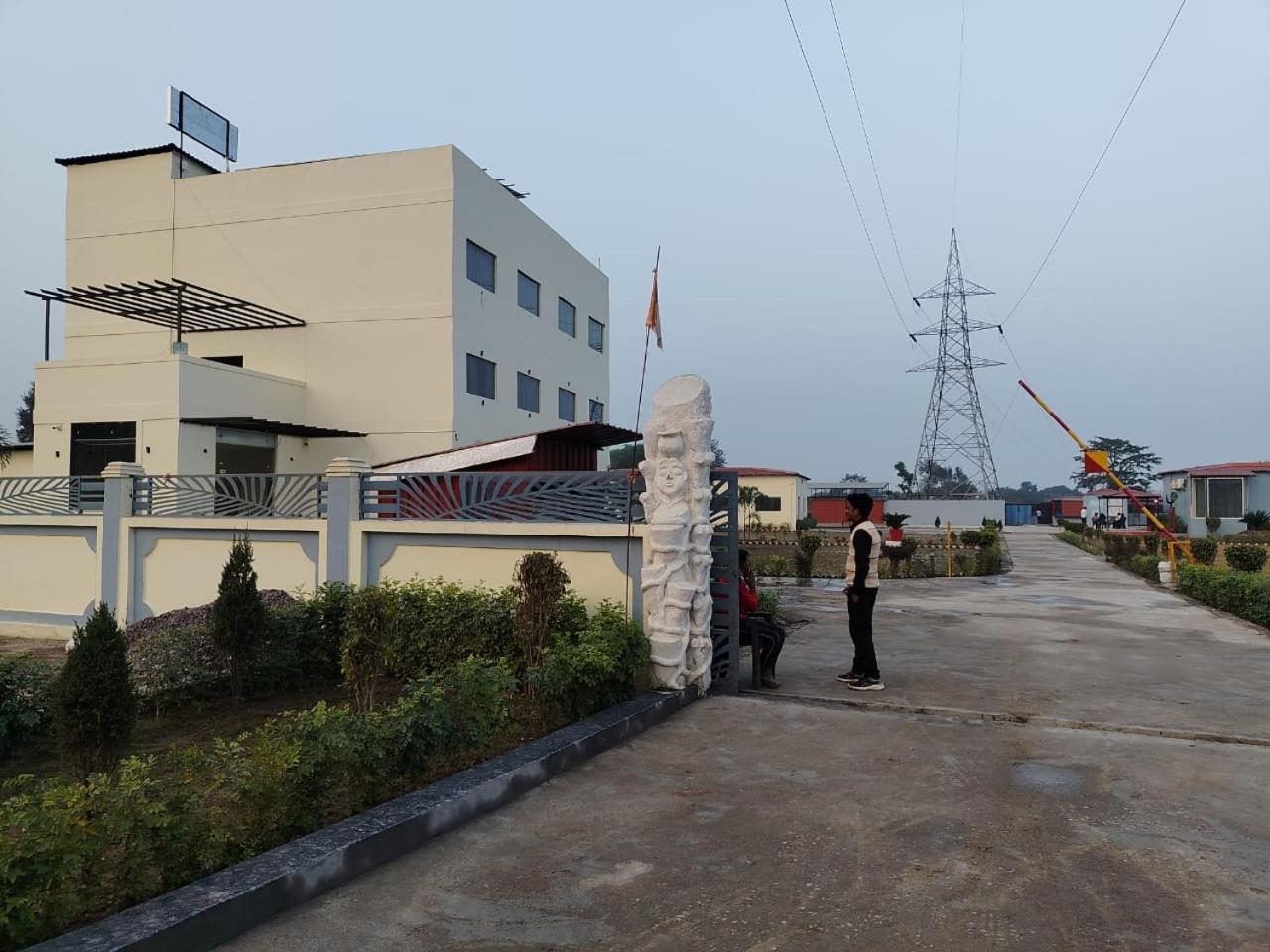 The Velvet Sky Hotel & Resort Bahraich Extérieur photo