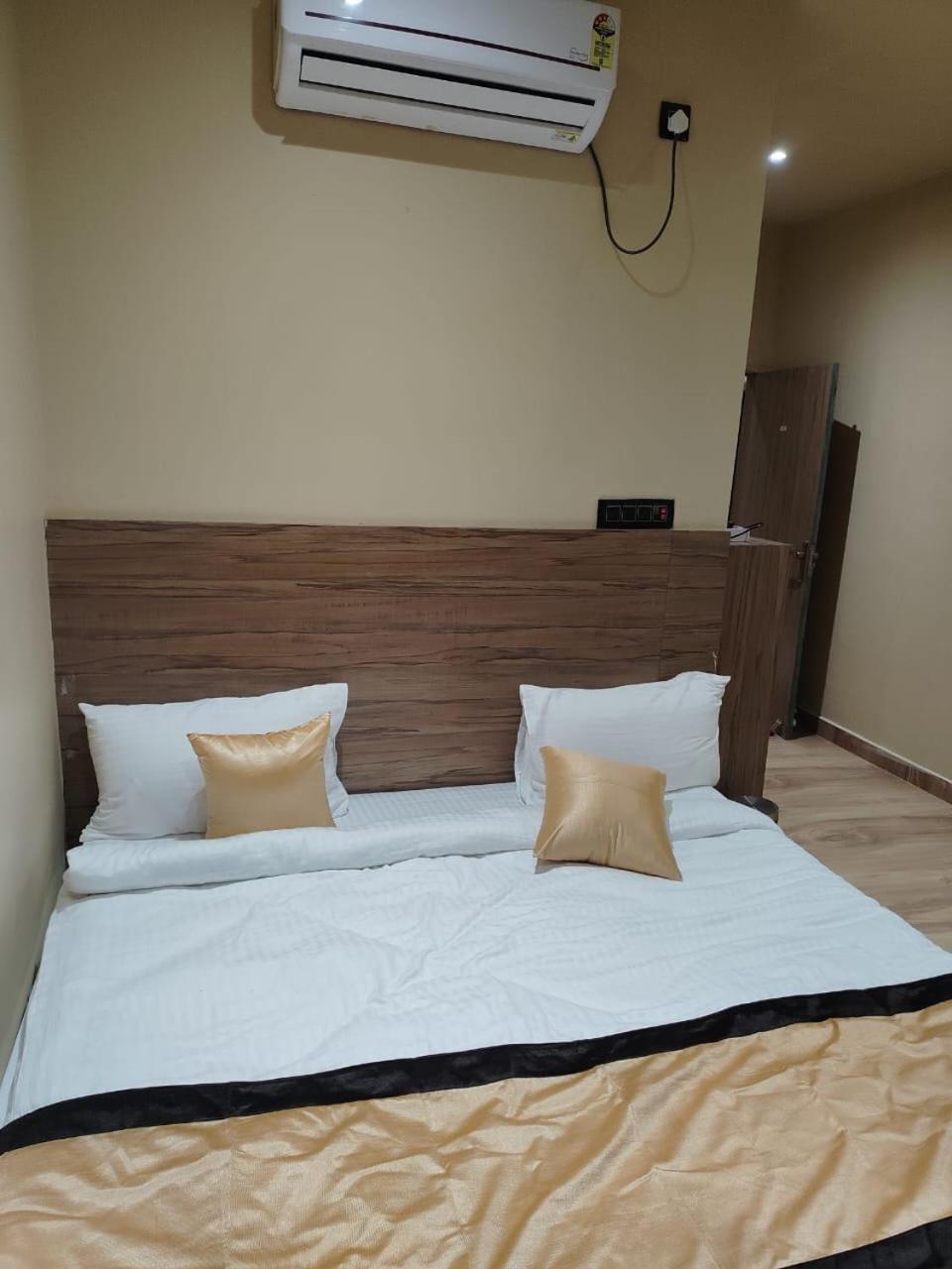 The Velvet Sky Hotel & Resort Bahraich Extérieur photo