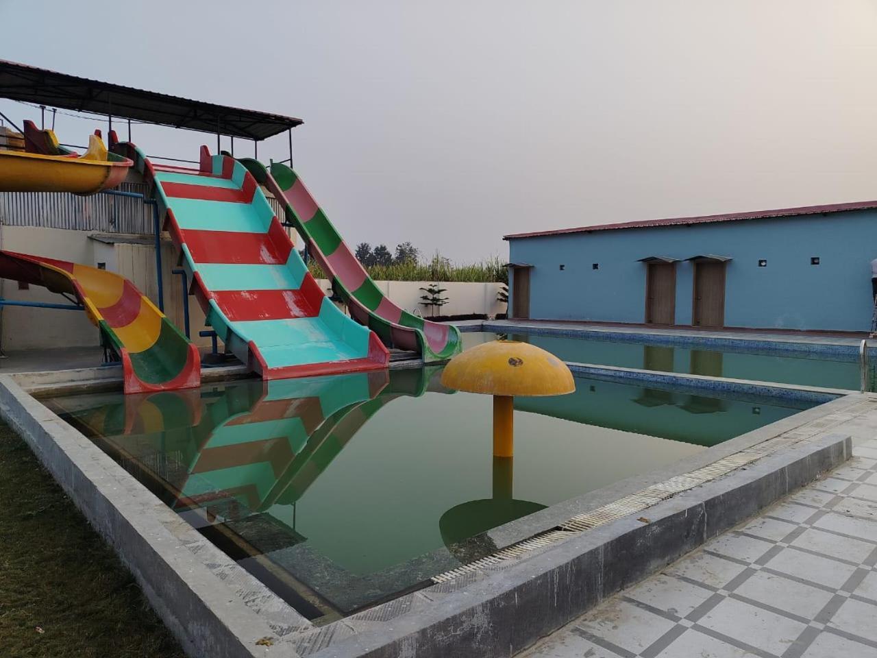 The Velvet Sky Hotel & Resort Bahraich Extérieur photo